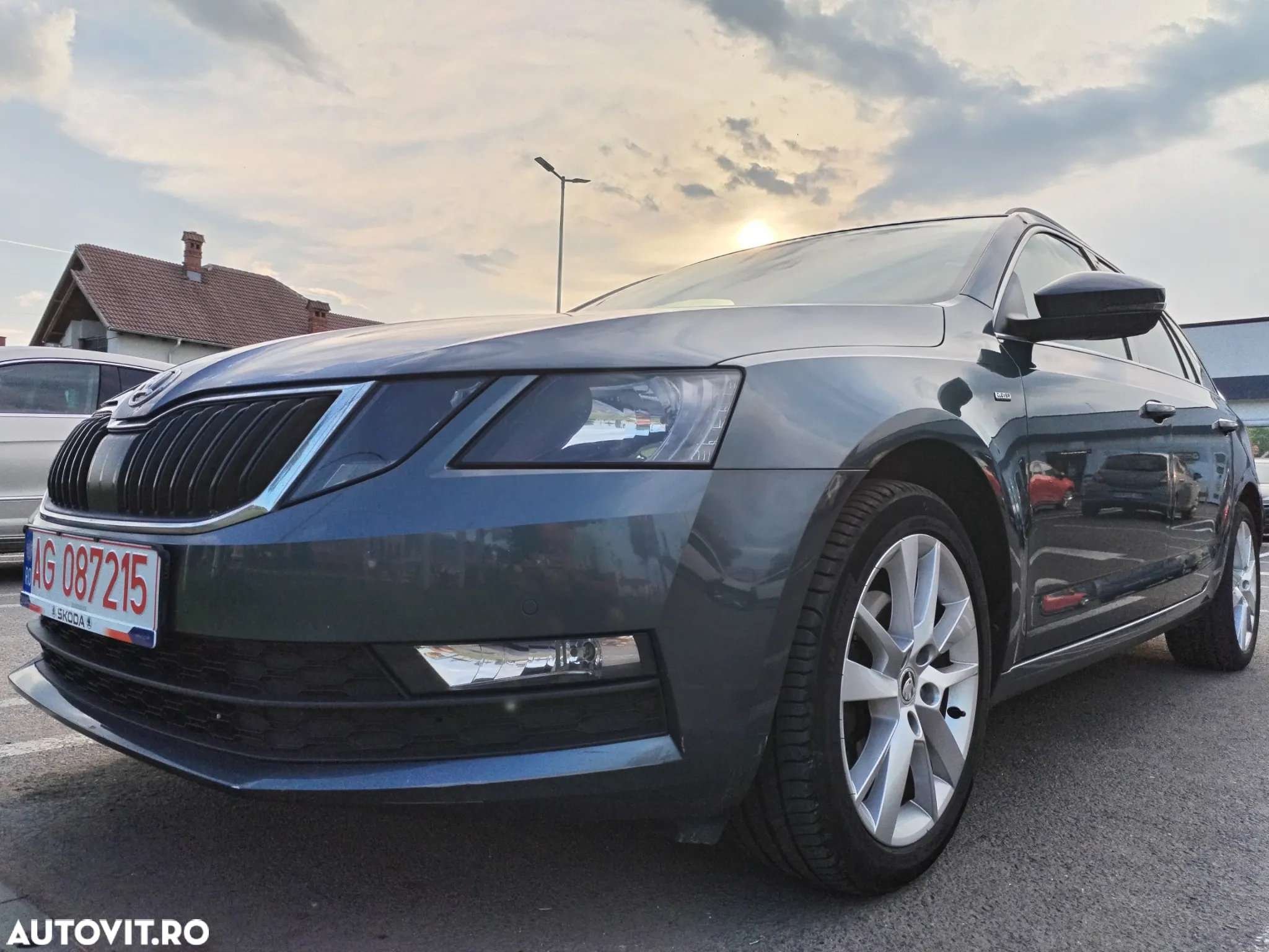 Skoda Octavia 2.0 TDI DSG Clever - 9