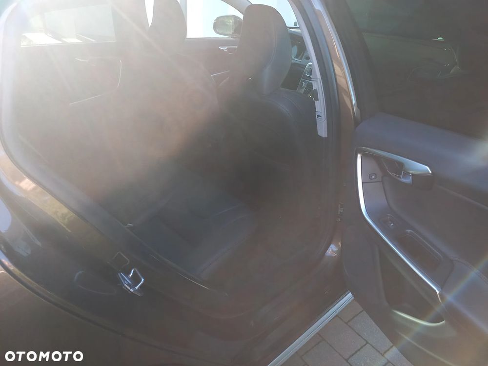 Volvo V60 Cross Country D3 Drive-E Momentum - 19
