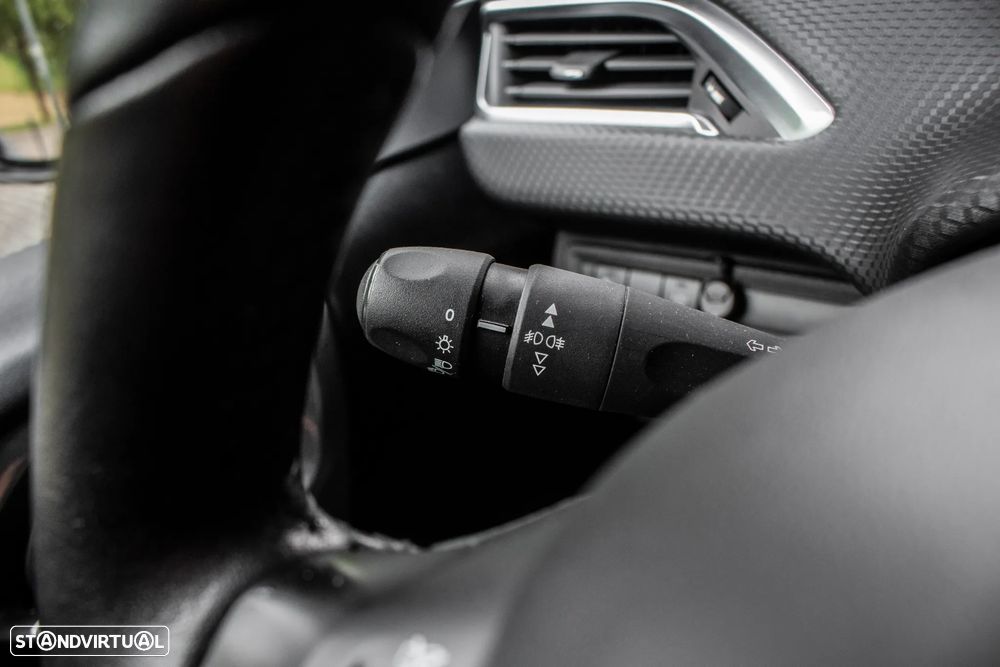 Peugeot 2008 1.2 PureTech Active - 16