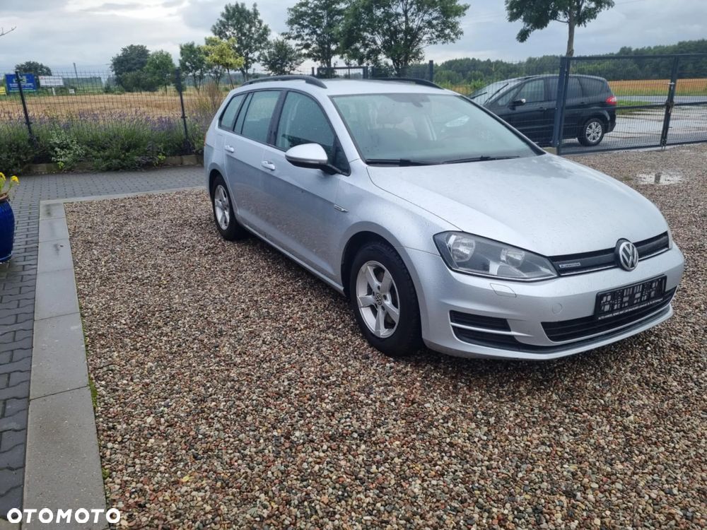 Volkswagen Golf - 1