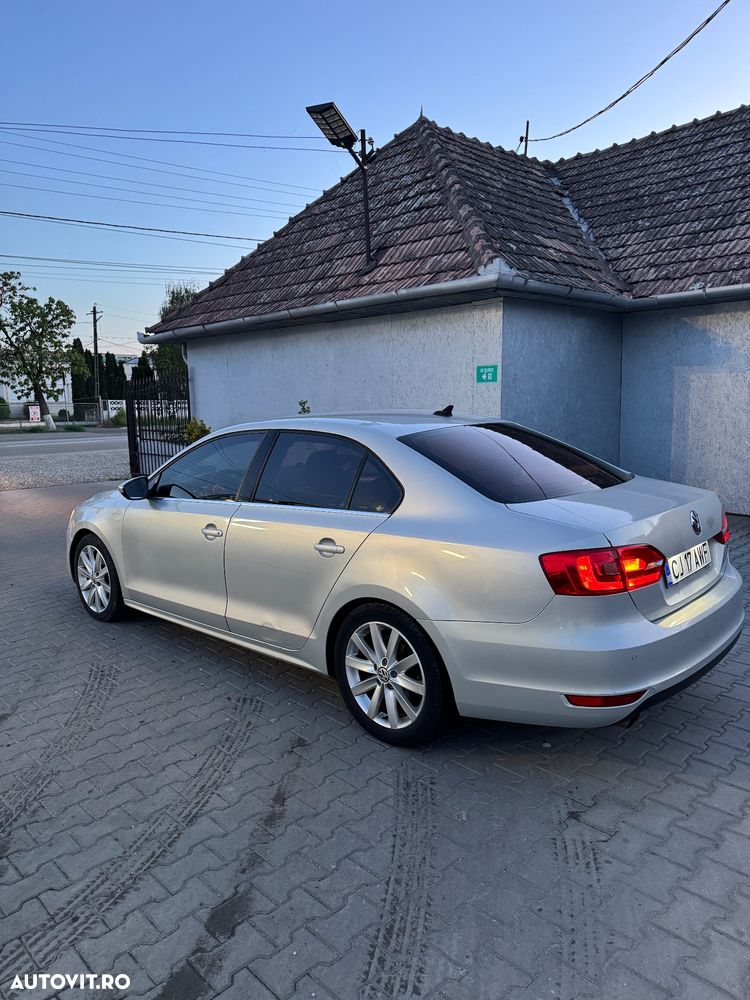 Volkswagen Jetta 1.6 TDI DPF Comfortline DSG - 4