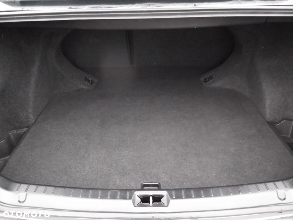 Toyota Avensis 1.8 VVT-i - 13