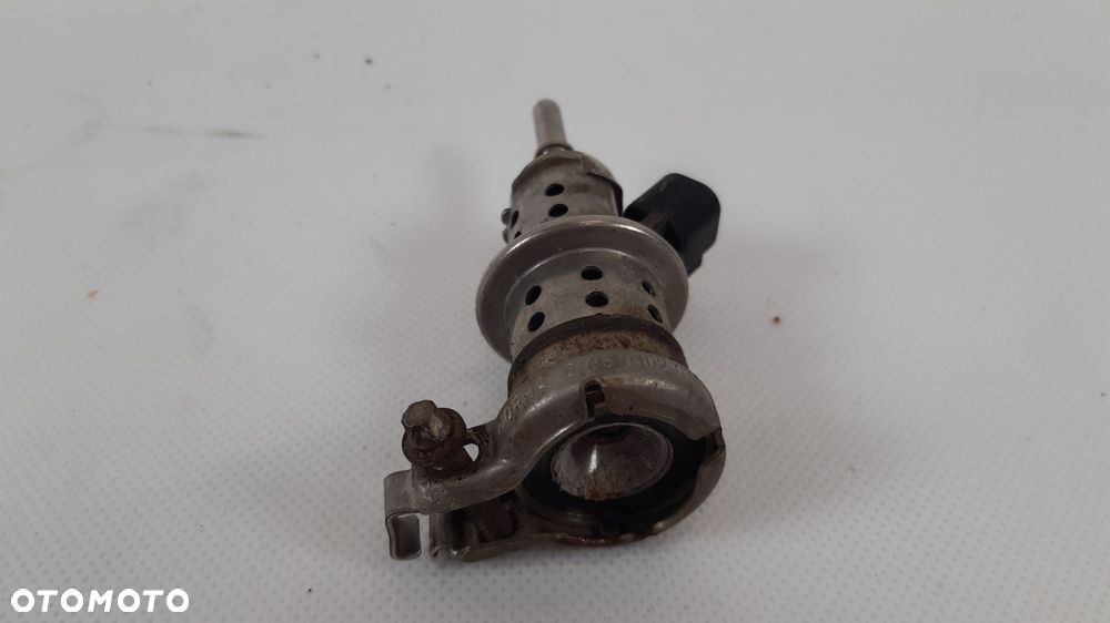 VOLVO V60 II WTRYSKIWACZ ADBLUE 32203677 - 3