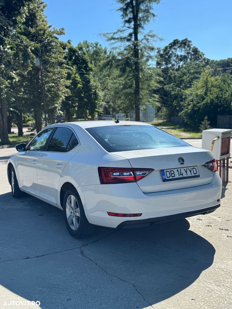 Skoda Superb 2.0 TDI Ambition - 6