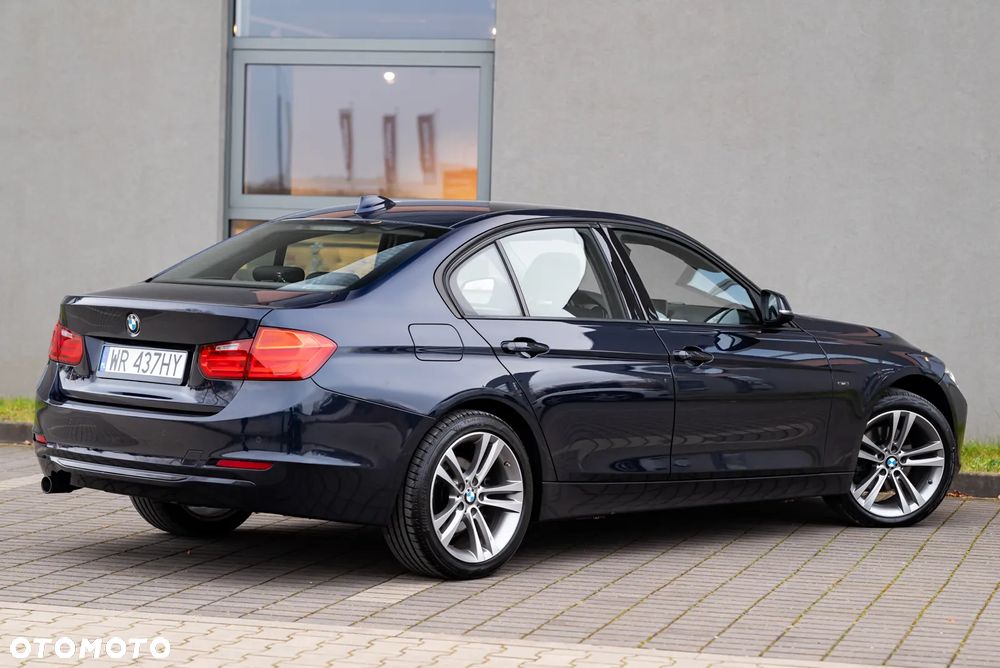 BMW Seria 3 320d DPF Edition Sport - 12