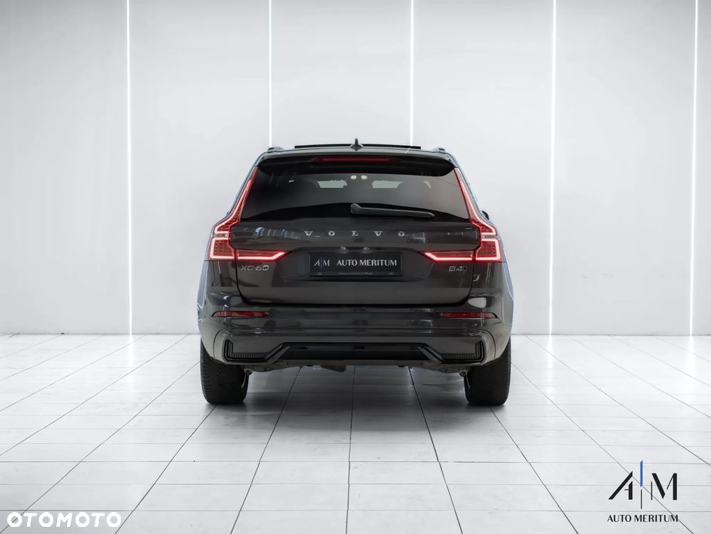 Volvo XC 60 B4 D AWD Plus Dark - 8