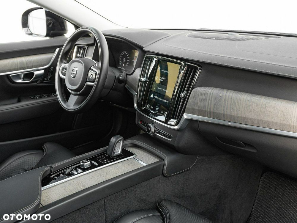 Volvo V90 Cross Country - 36
