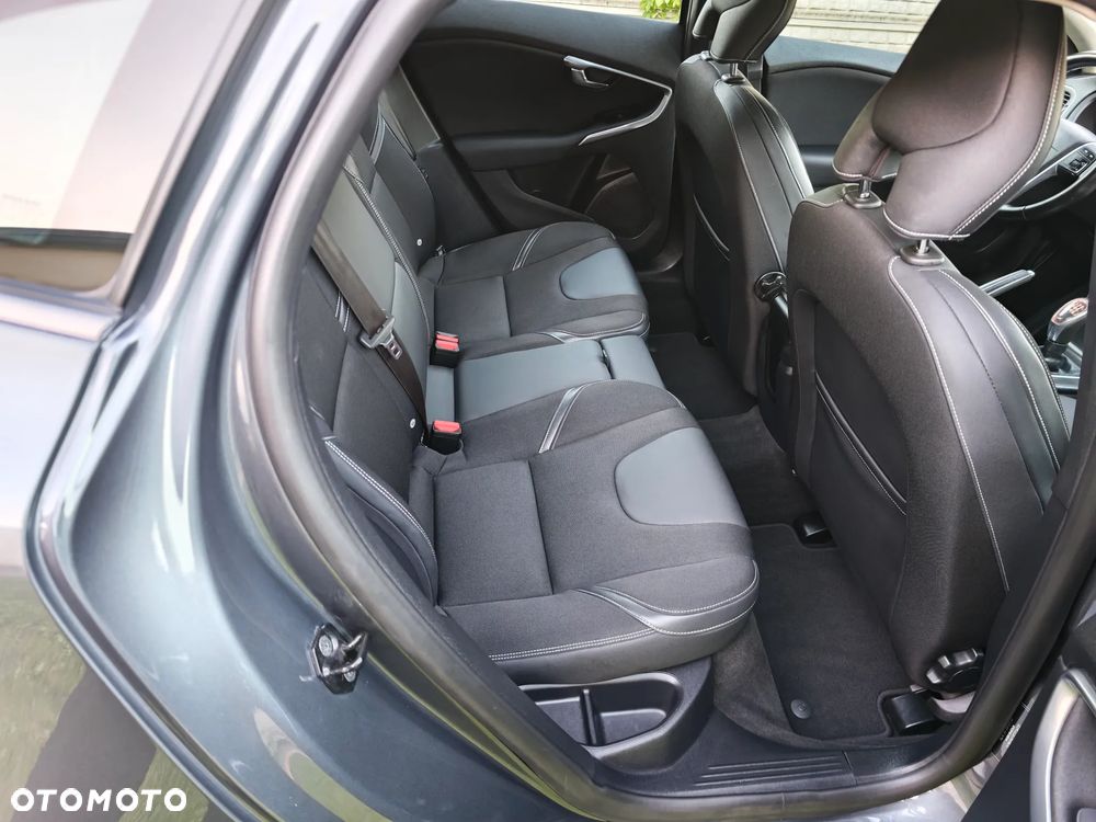 Volvo V40 D2 Momentum - 18