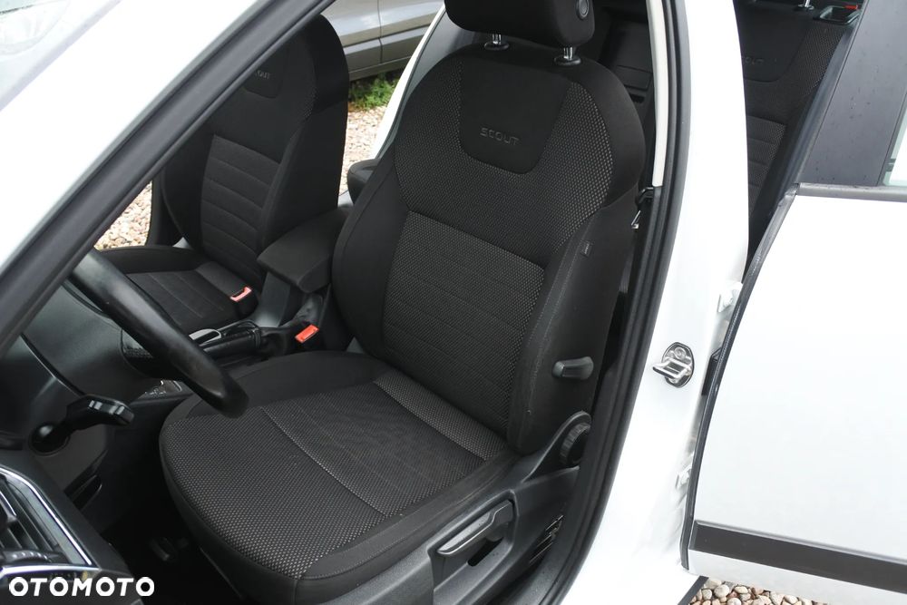 Skoda Octavia Scout 2.0 TDI 4x4 DSG - 11