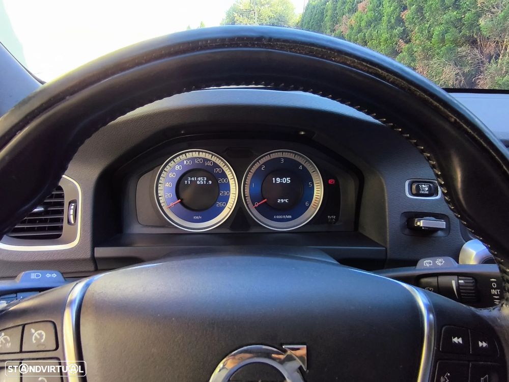 Volvo V60 2.0 D3 R-Design Start/Stop - 6