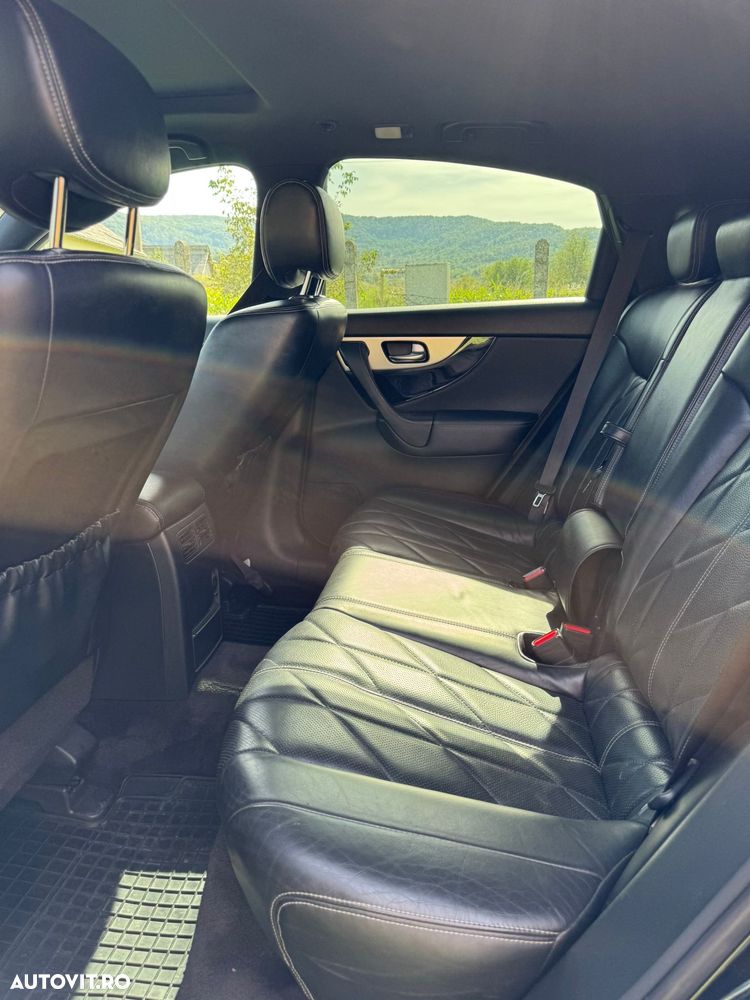 Infiniti FX 30 FX30d 3.0d V6 GT Premium AWD - 9