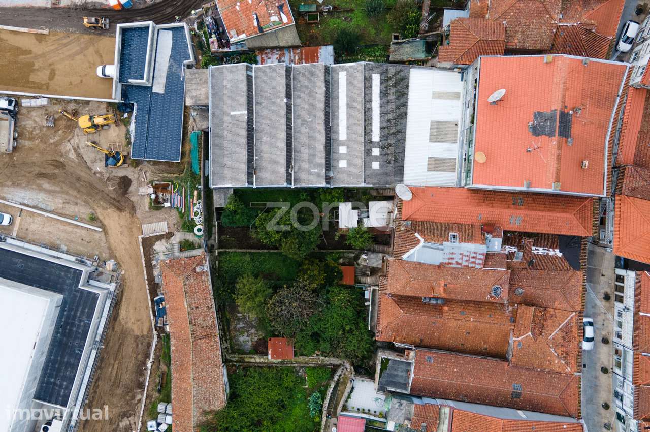 Prédio para restauro no centro histórico de Penafiel - Grande imagem: 2/28