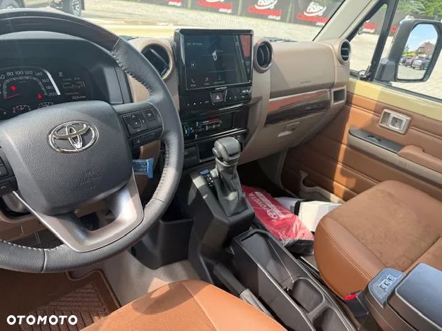 Toyota Land Cruiser - 4