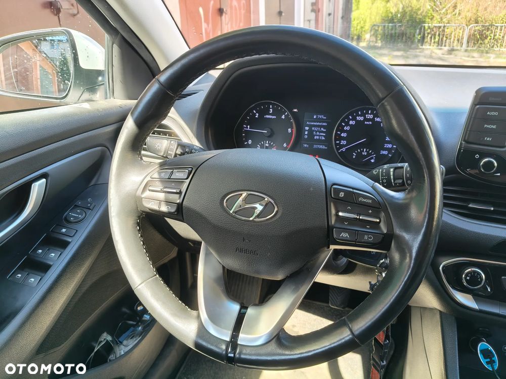 Hyundai i30 1.6 D Classic + - 8