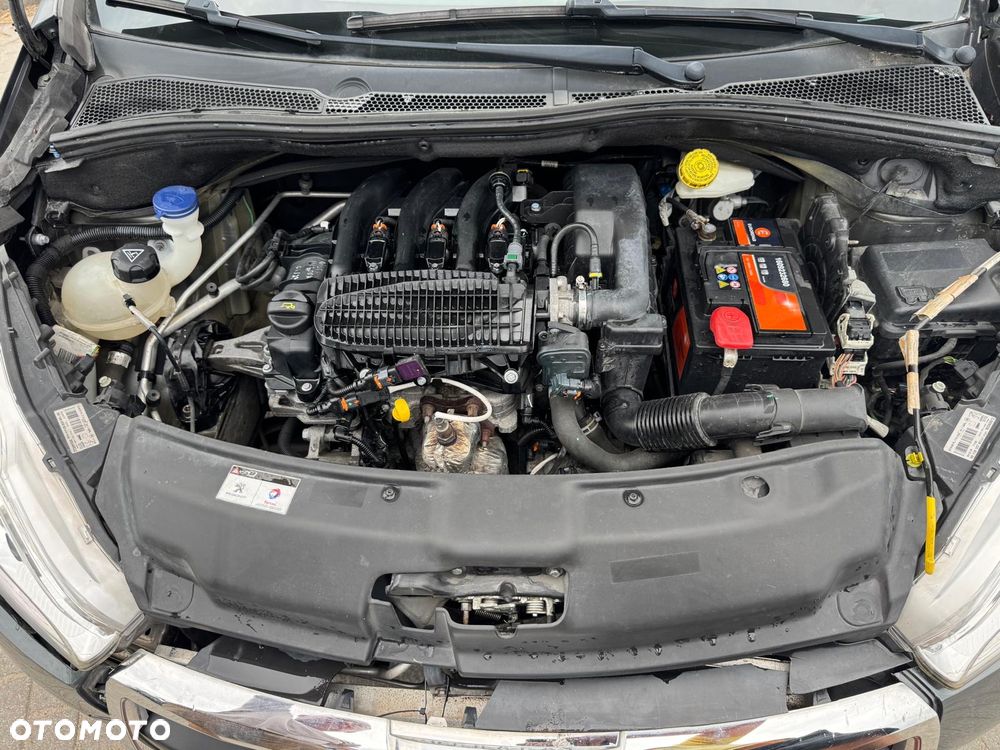 Peugeot 208 - 8