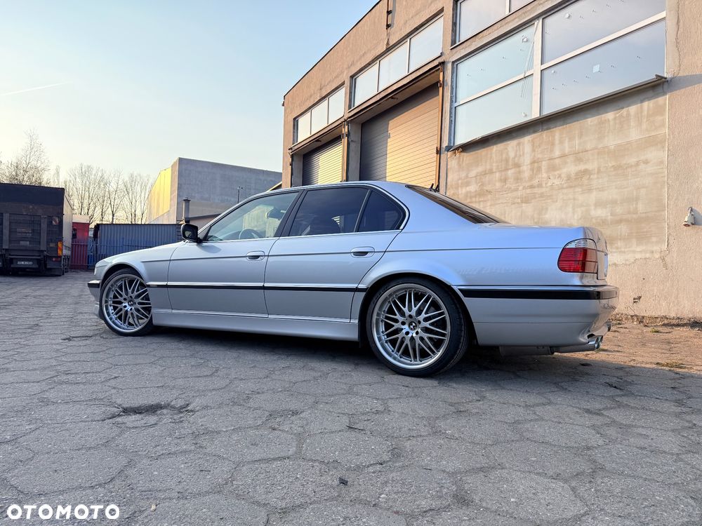 BMW Seria 7 740i - 6