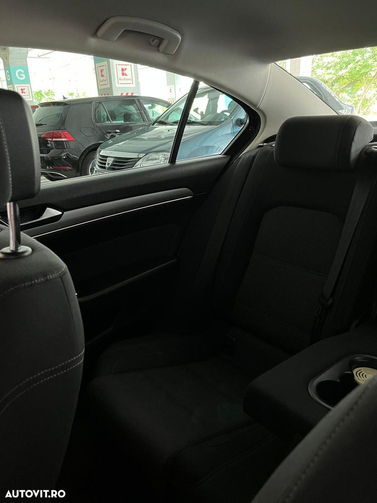 Volkswagen Passat - 17