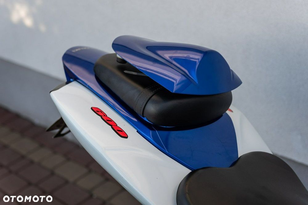 Suzuki GSX-R - 15