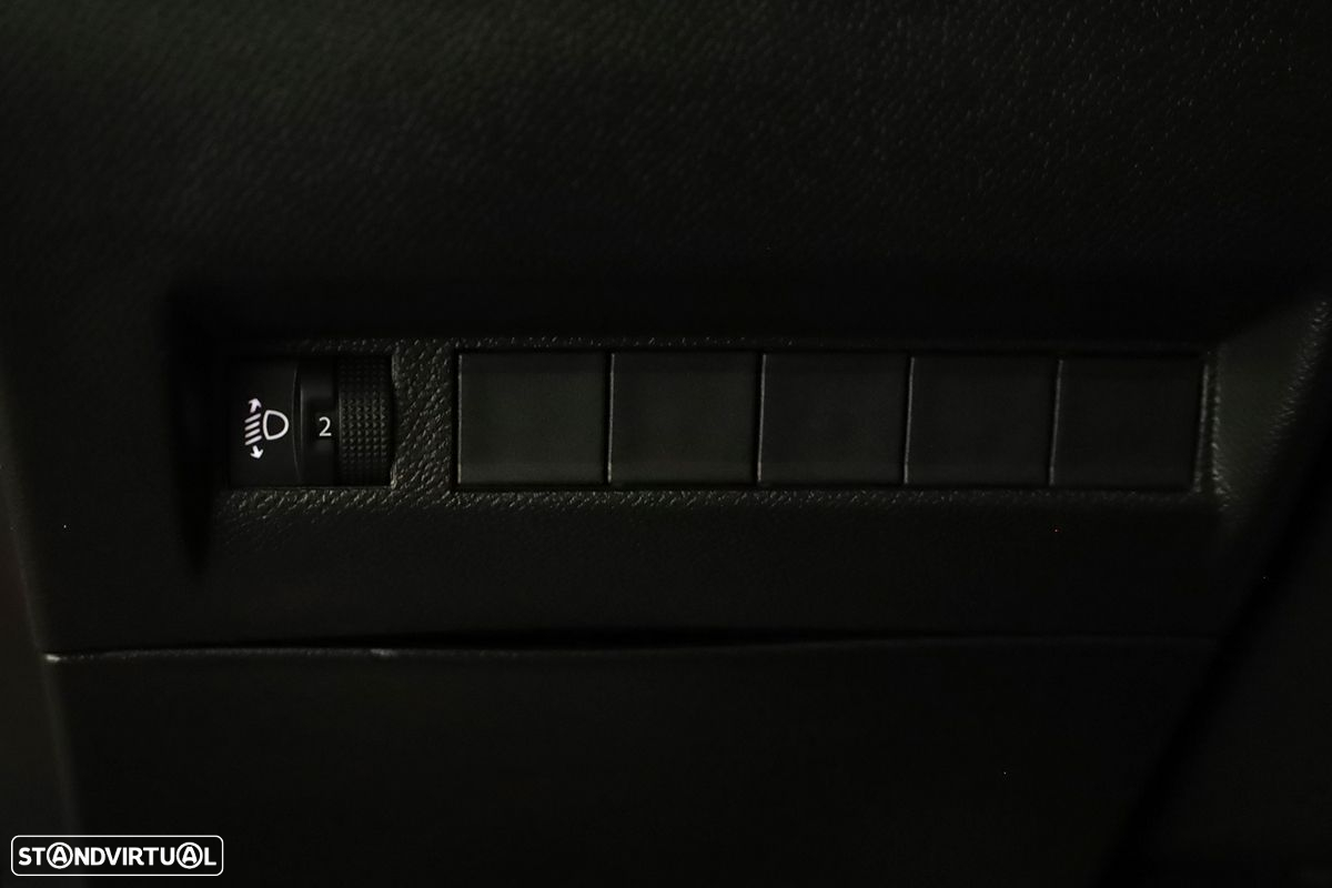 Peugeot 2008 1.2 PureTech Allure EAT8 - 20