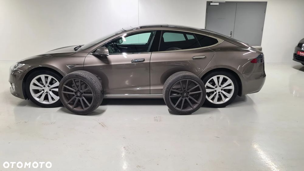 Tesla Model S - 27