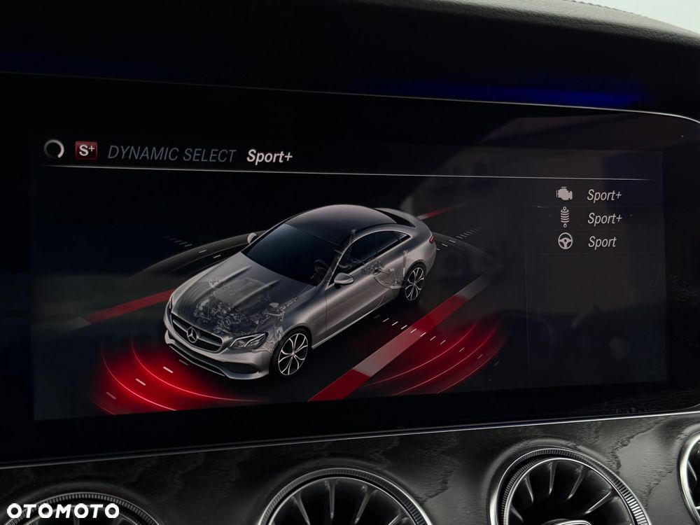 Mercedes-Benz Klasa E 400 4-Matic 9G-TRONIC - 22