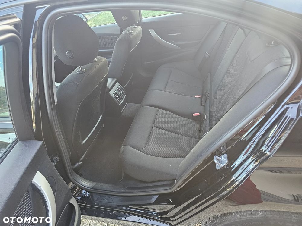 BMW Seria 3 316d - 14