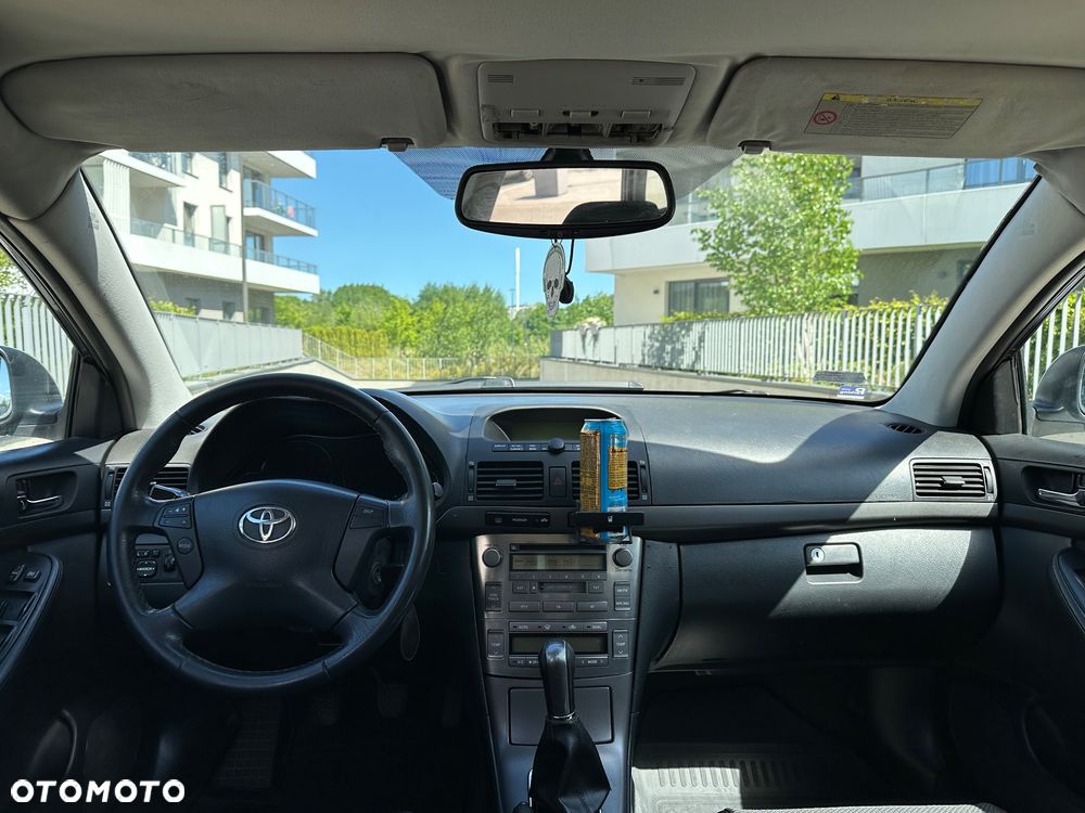 Toyota Avensis 2.0 D-4D Sol - 11