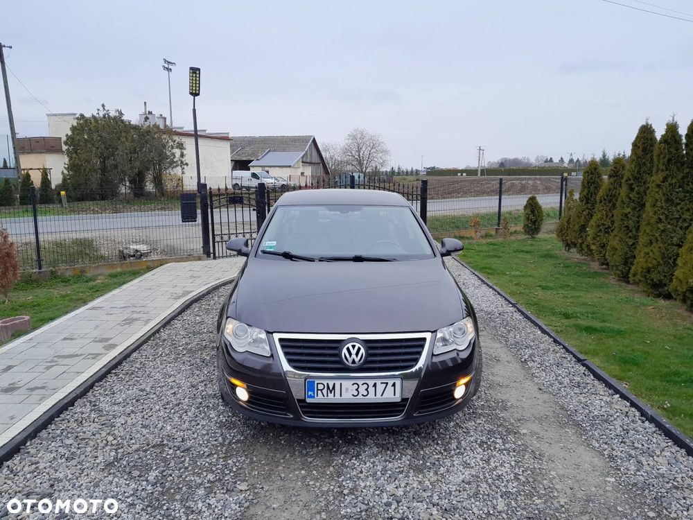 Volkswagen Passat - 2
