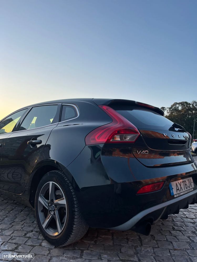 Volvo V40 D2 R Design - 10