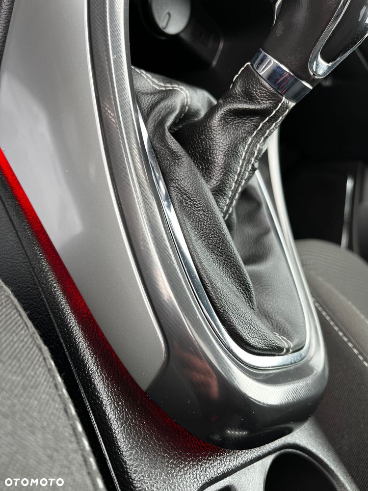 Opel Astra 1.6 T Cosmo - 14