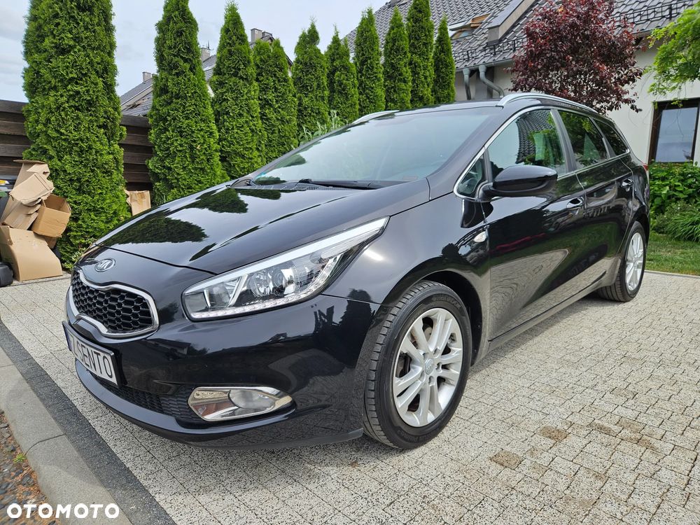Kia Ceed 1.6 GDI Dream Team Edition - 1