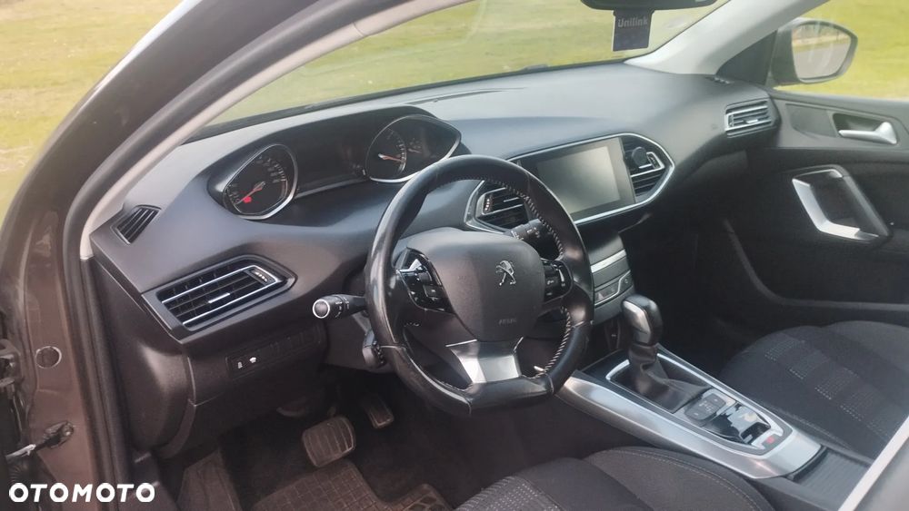 Peugeot 308 - 8