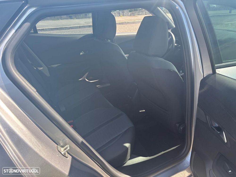 Peugeot e-2008 Allure Pack - 6