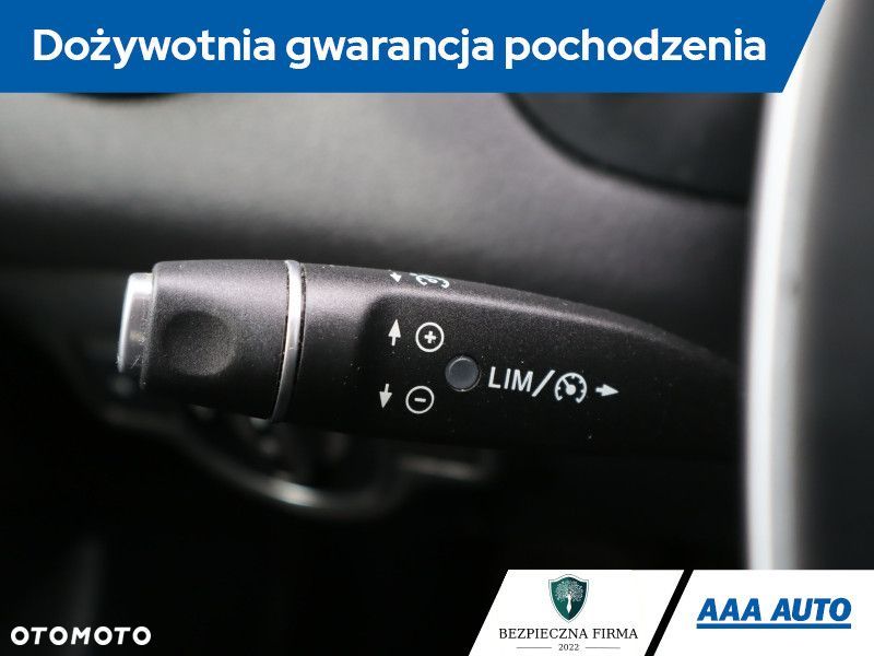 Mercedes-Benz GLA - 21