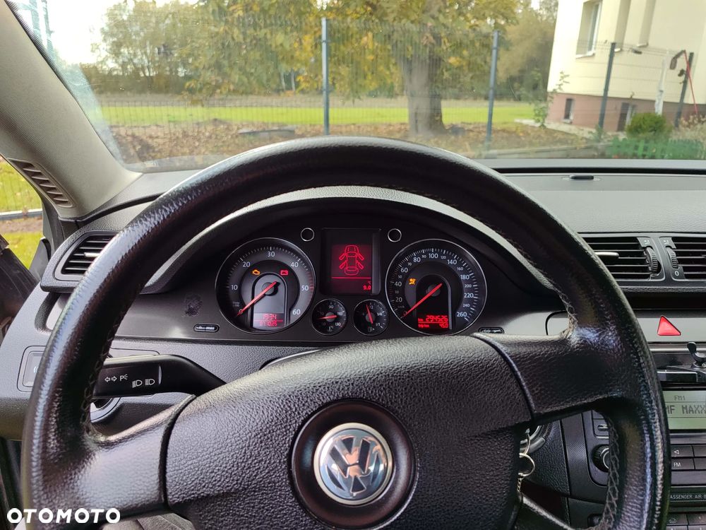 Volkswagen Passat 1.9 TDI Comfortline - 24