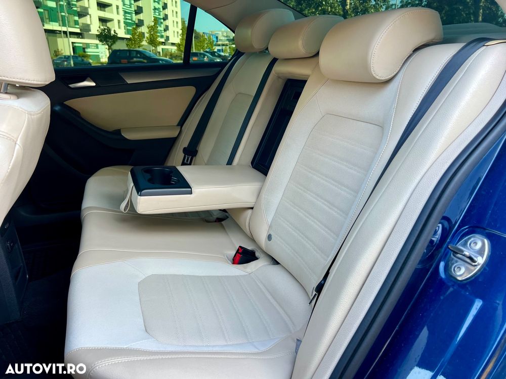 Volkswagen Jetta - 5