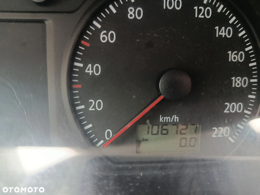 Volkswagen Polo 1.4 16V Trendline - 8