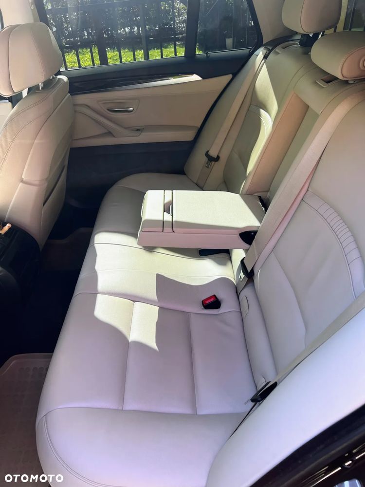 BMW Seria 5 520d xDrive Luxury Line - 32