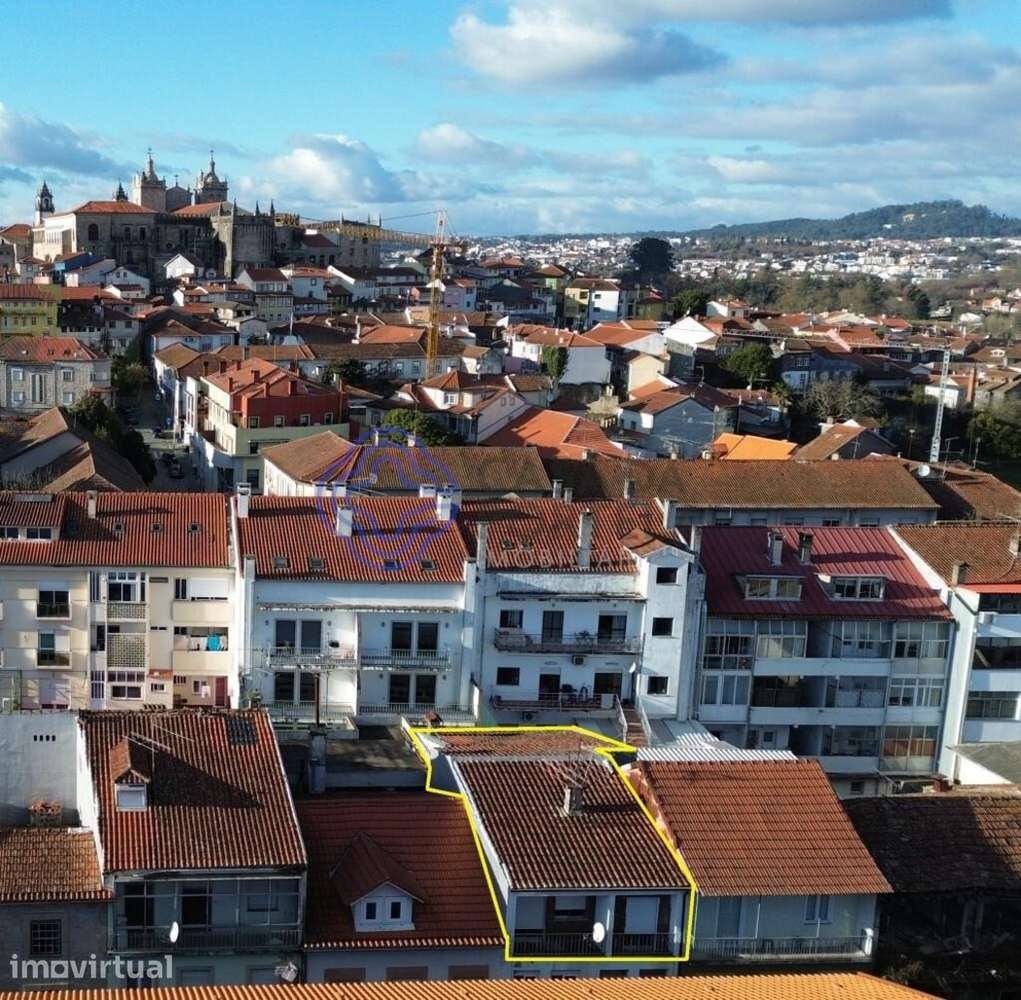 APT T-3 com 97 m2 área útil + sotão com 45 m2 + 11 m2 de varandas - Grande imagem: 2/18