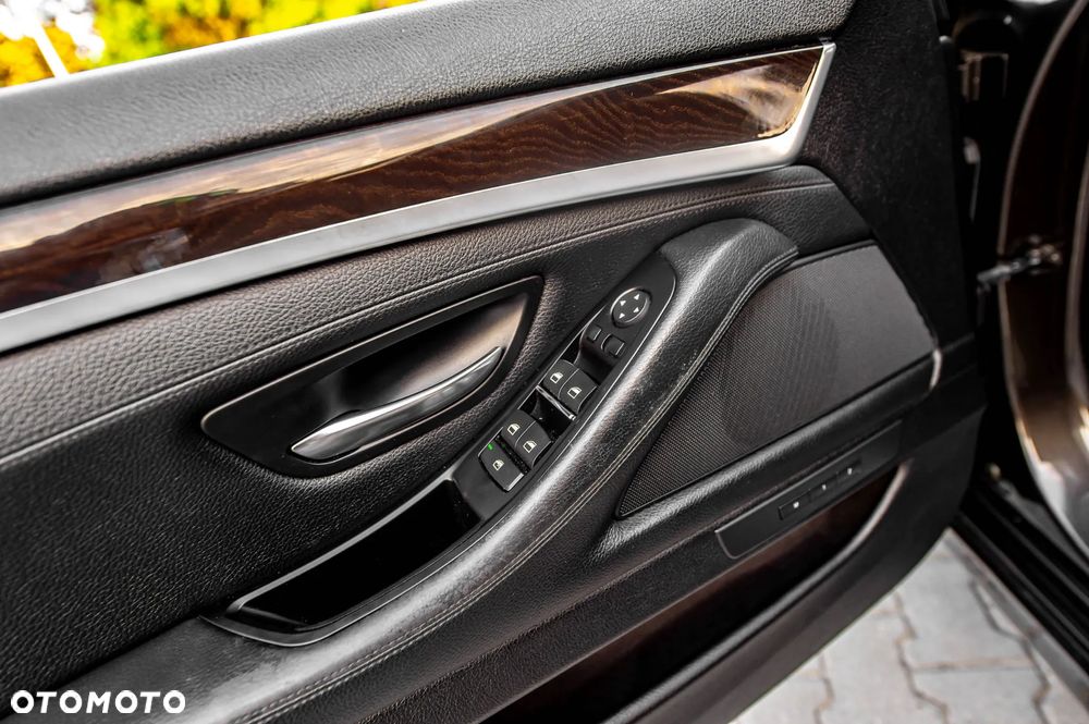 BMW Seria 5 530d Sport-Aut Luxury Line - 23