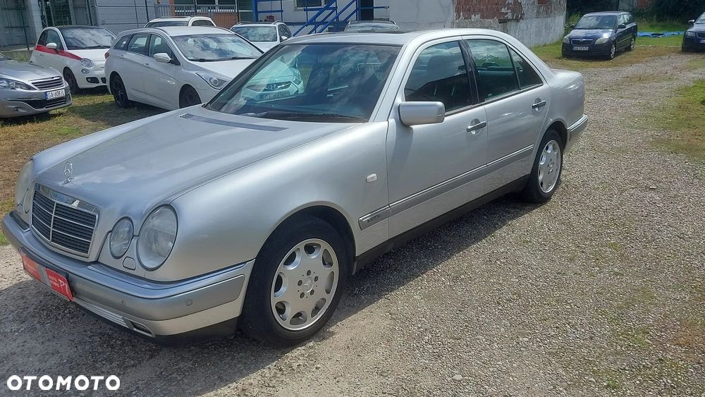Mercedes-Benz Klasa E - 17