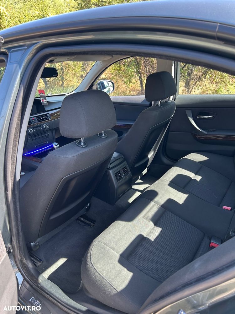 BMW Seria 3 320i - 8