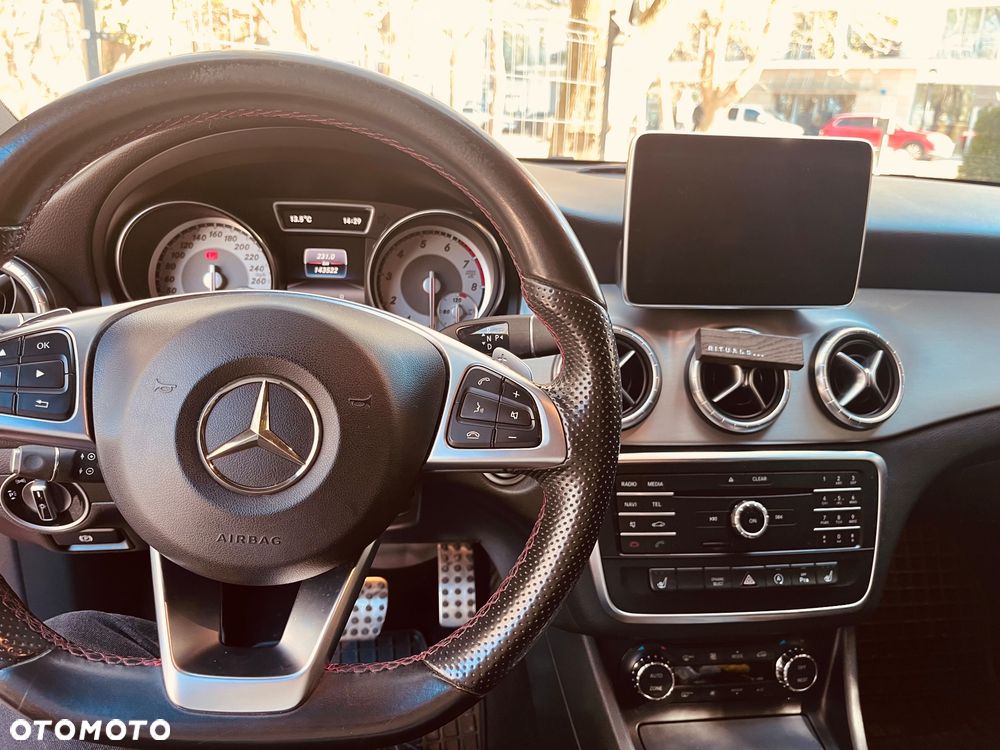 Mercedes-Benz CLA 200 7G-DCT AMG Line - 9