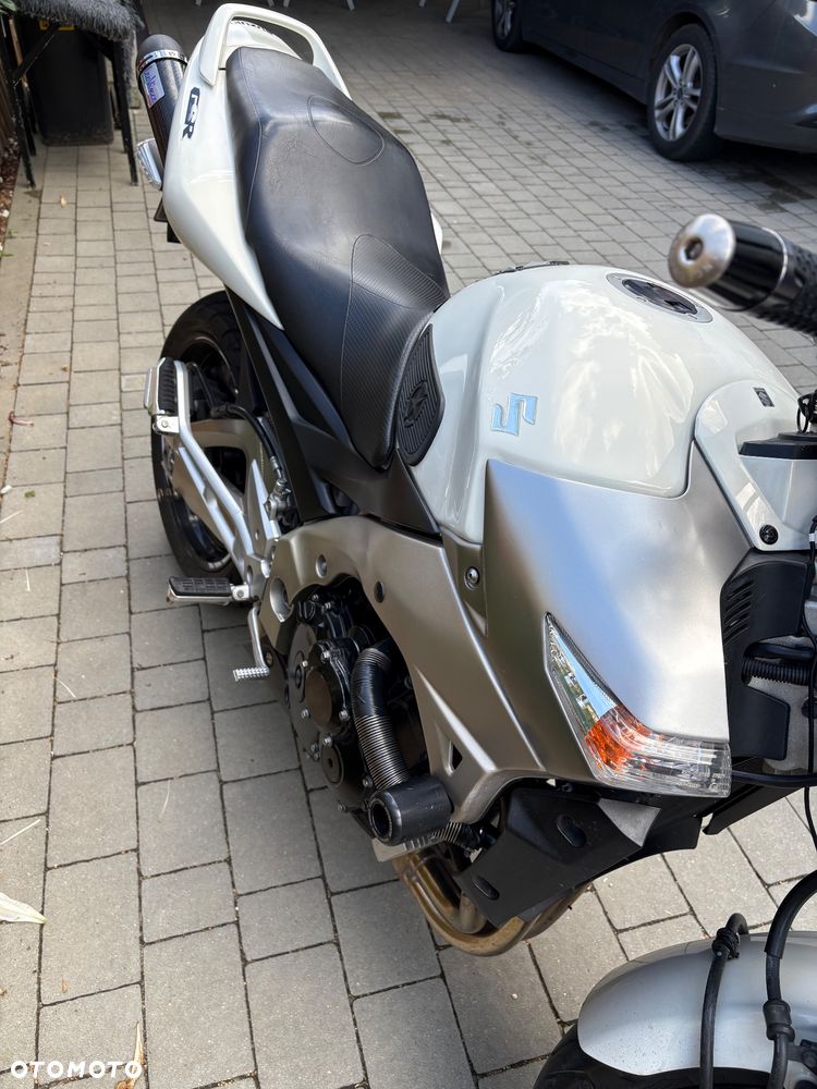 Suzuki GSR - 12