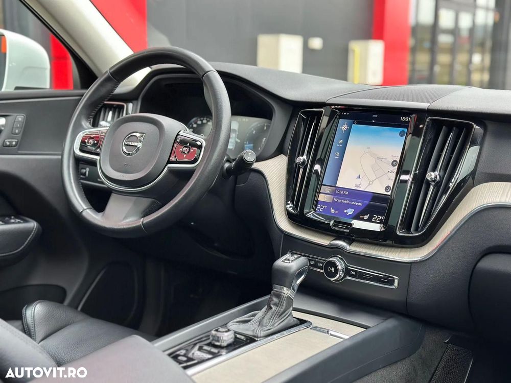 Volvo XC 60 D4 Momentum Pro - 24