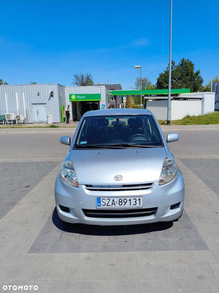 Daihatsu Sirion 1.0 - 4