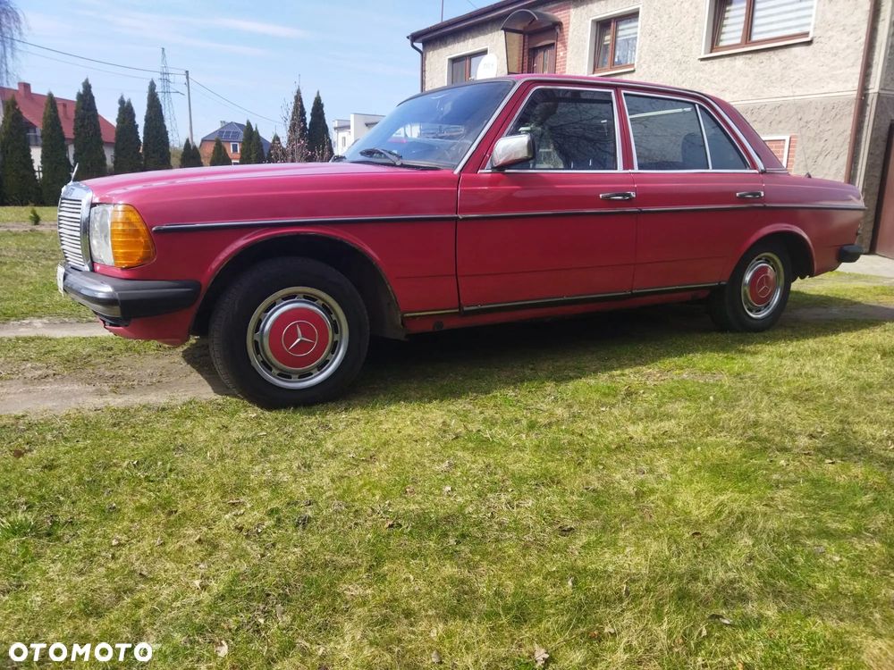 Mercedes-Benz W123 - 1
