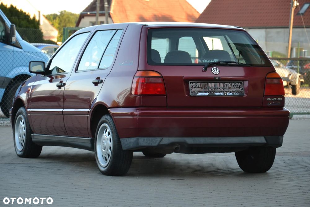 Volkswagen Golf 1.6 GL - 12