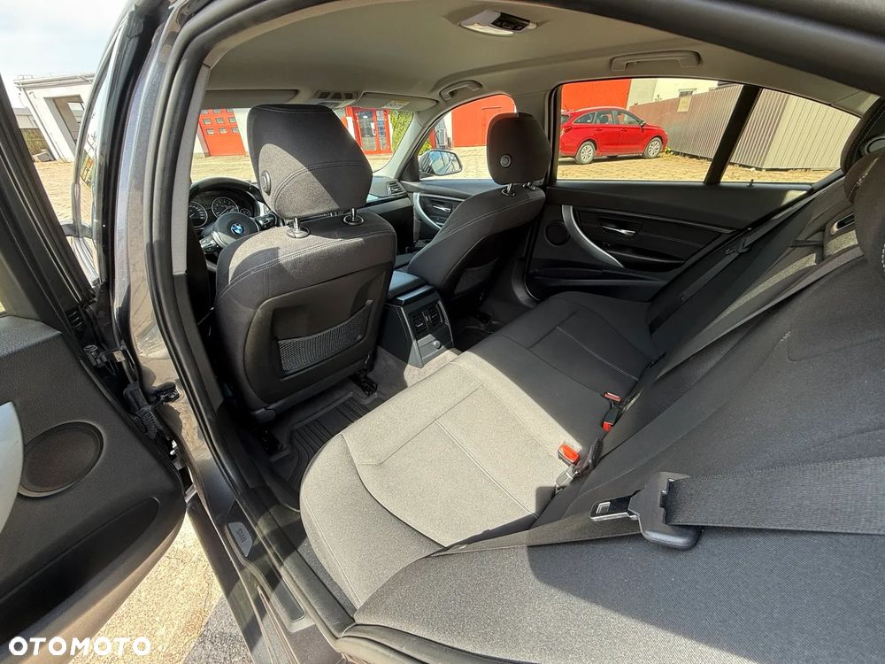 BMW Seria 3 - 21
