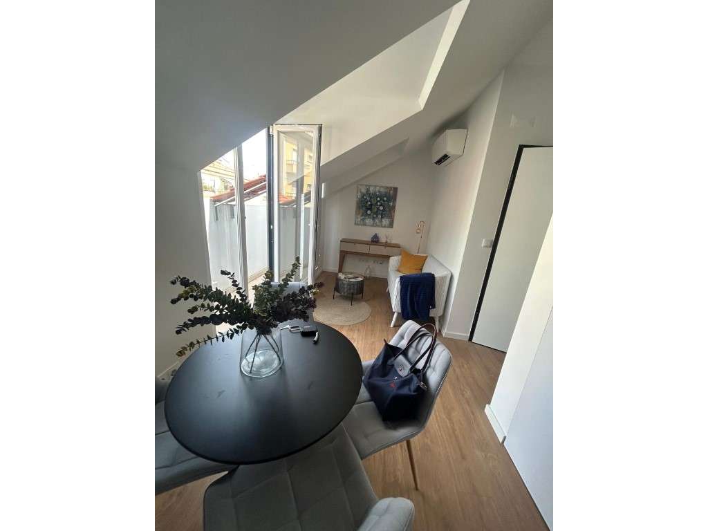 Apartamento T2 REMODELADO com VISTA RIO em Lisboa - Grande imagem: 3/17